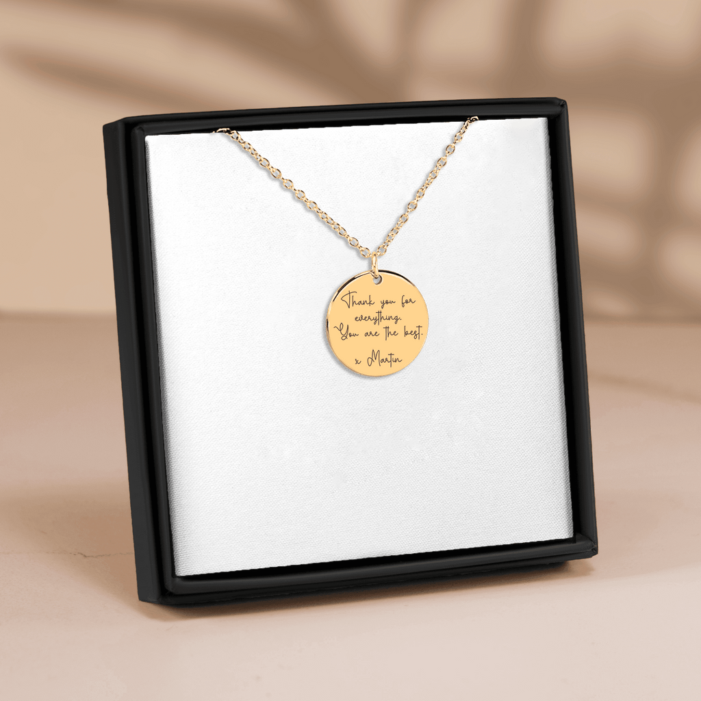 Collar con mensaje escrito a mano