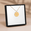 Collar con mensaje escrito a mano