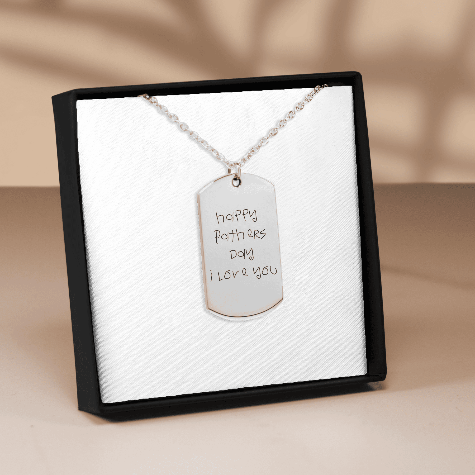 Collar con mensaje escrito a mano