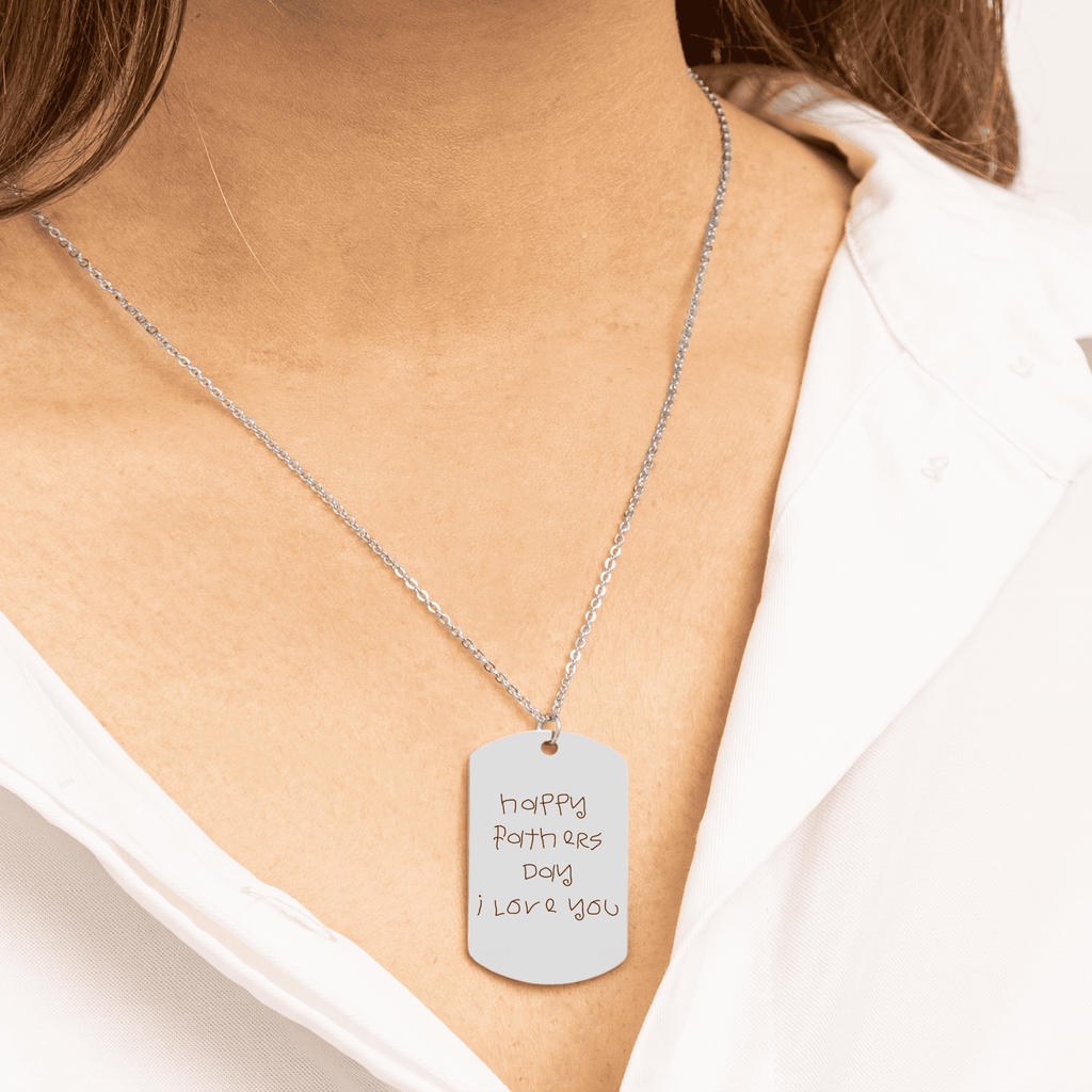 Collar con mensaje escrito a mano